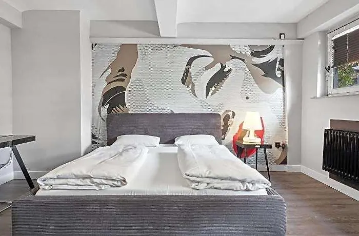 Surfer Hotel 3*