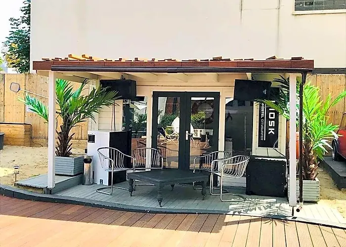 Surfer Hotel